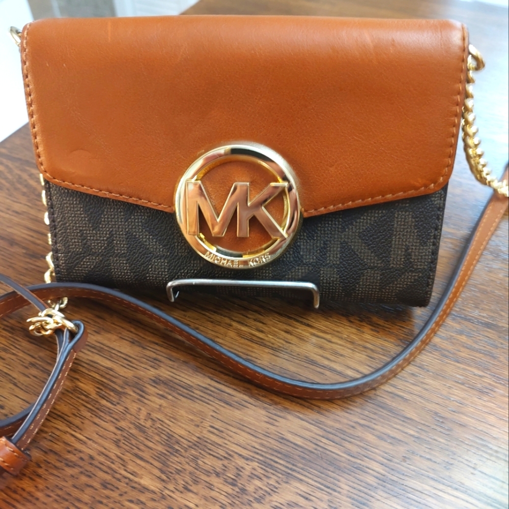 Michael Kors Phone and Wallet Crossbody Pebble Brown Signature Leather Bag EUC